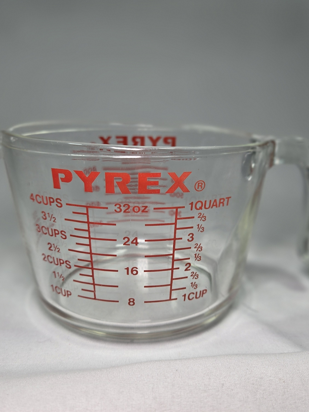 Vintage Pyrex Measuring Cup 1000 ml / 4 Cup J Handle Red Made in USA - Corning